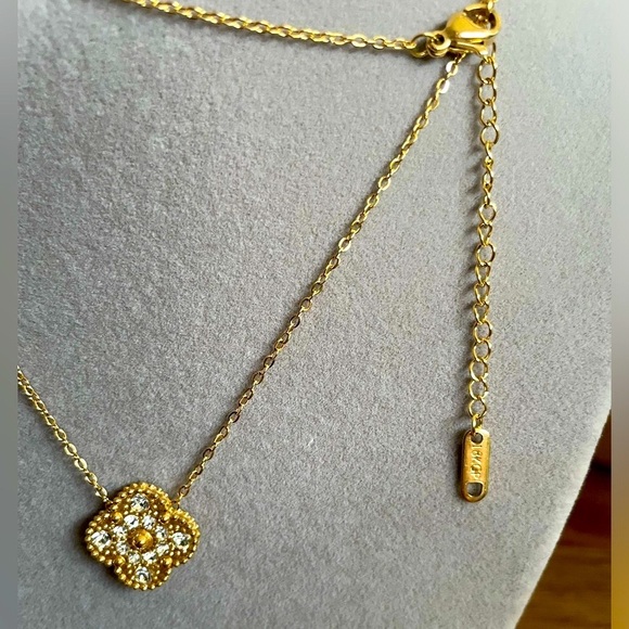 Beautiful Stainless Steel Gold Tone Clover Necklace, NWOT! - Picture 5 of 5